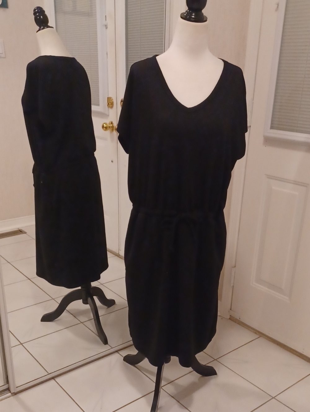 4/$80 Classic Black V-Neck Dress With Pockets - Size Large